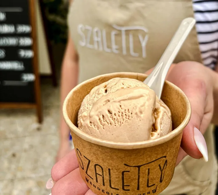 Szaletly munkahelyi fotója - Cukrász állás Budapest (Kép 3)