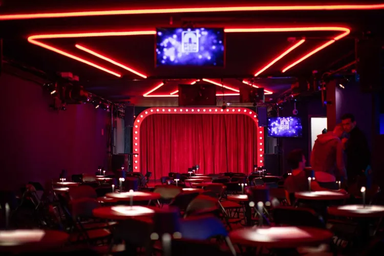 Vörös Neon munkahelyi fotója - Egyéb szakember állás Budapest (Kép 2)