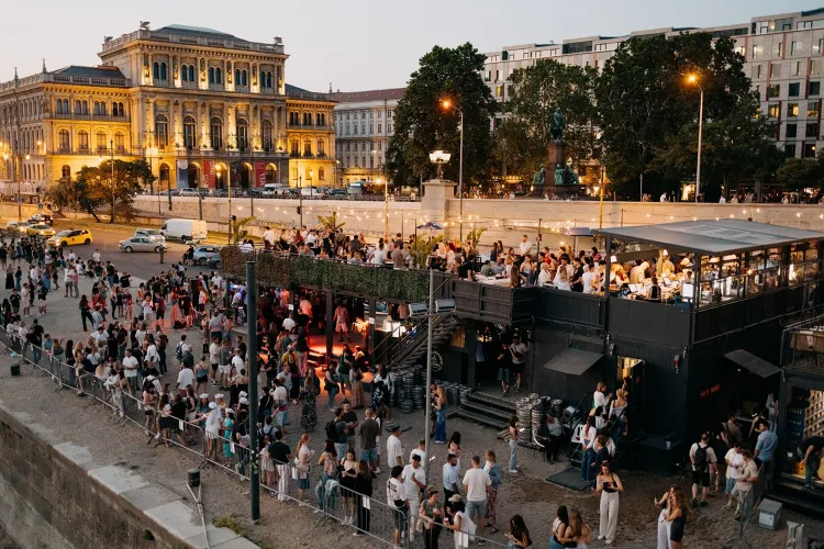 Pontoon Budapest munkahelyi fotója - Bártender állás Budapest (Kép 2)