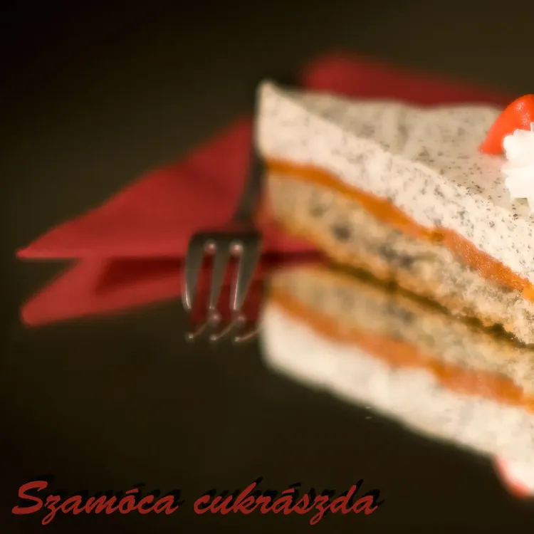 Szamóca cukrászda logója