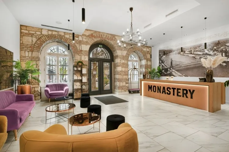 Monastery munkahelyi fotója - Recepció állás Budapest (Kép 2)