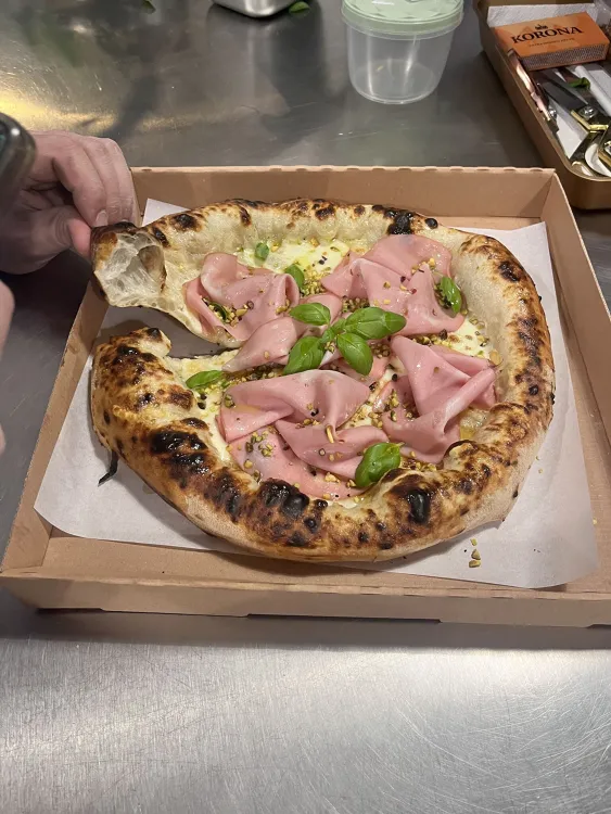Whiskystore kft munkahelyi fotója - Pizza szakács állás Budapest (Kép 1)
