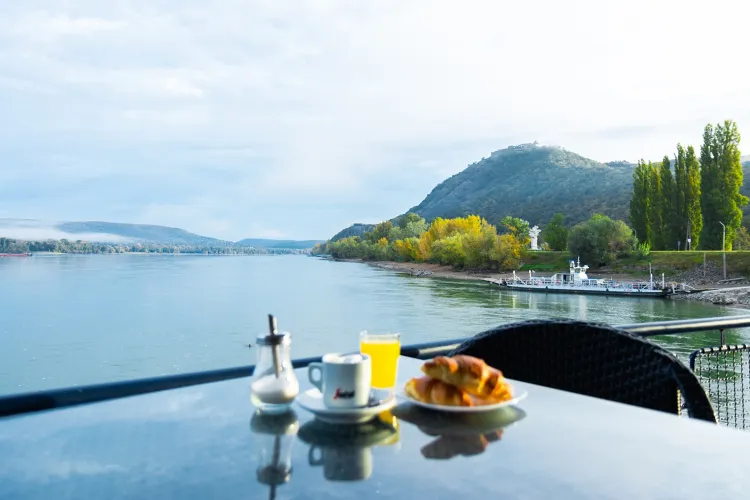 Aquamarina Hotel munkahelyi fotója - Reggeliztető szakács állás Szentendre (Kép 1)