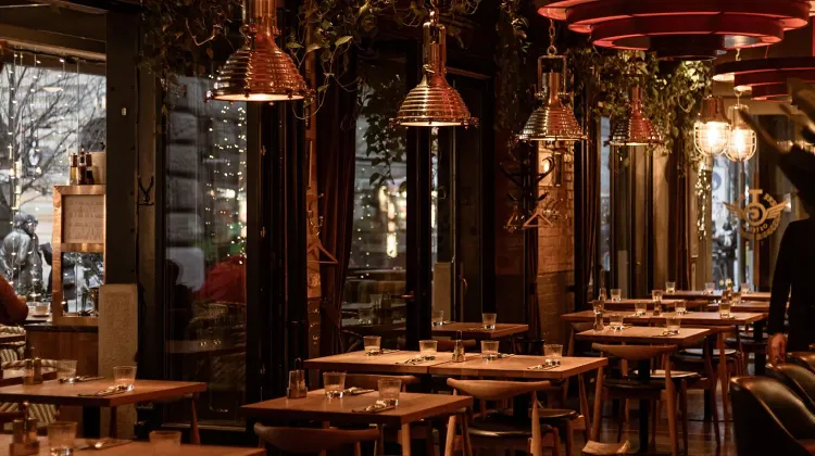 Segédfelszolgáló állás Budapest - Tom George Osteria