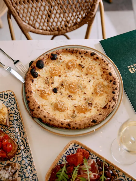 Hello Vendég Cégcsoport munkahelyi fotója - Pizza szakács állás Budapest (Kép 1)