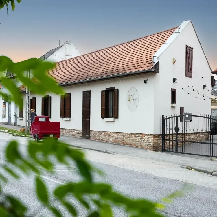 Füge étterem logója