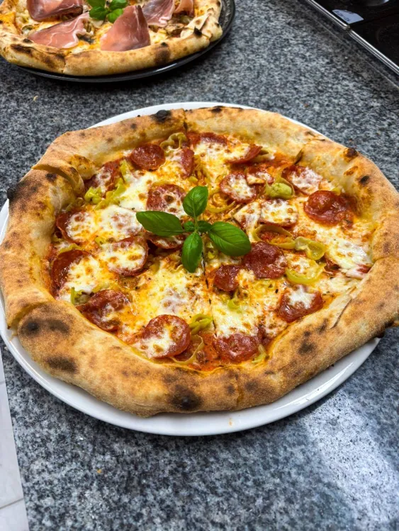 Trattoria Pera D'oro munkahelyi fotója - Pizza szakács állás Budakalász (Kép 3)