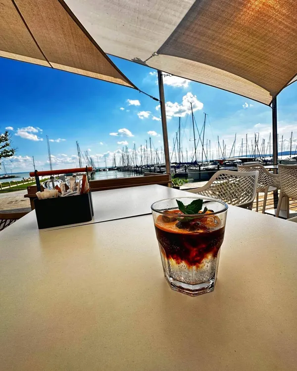 Balatonfői Yacht Club munkahelyi fotója - Pultos állás Balatonkenese (Kép 1)