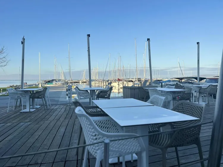 Balatonfői Yacht Club munkahelyi fotója - Pultos állás Balatonkenese (Kép 3)