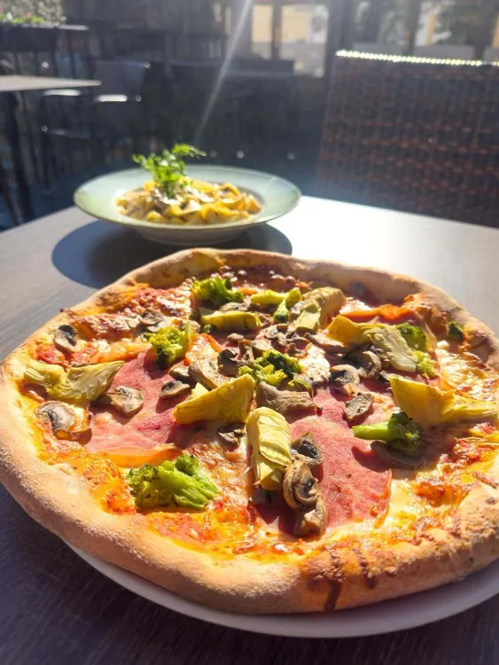Capri pizzéria munkahelyi fotója - Pizza szakács állás Budapest (Kép 2)
