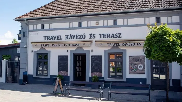 Takarító állás Vàc - Travel Kávézó-Pizzéria