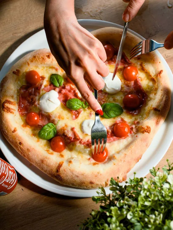 Travel Kávézó-Pizzéria munkahelyi fotója - Pizza szakács állás Vác (Kép 2)