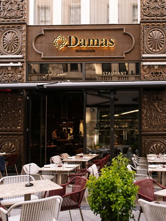 Damas Budapest munkahelyi fotója - Hostess állás Budapest (Kép 2)