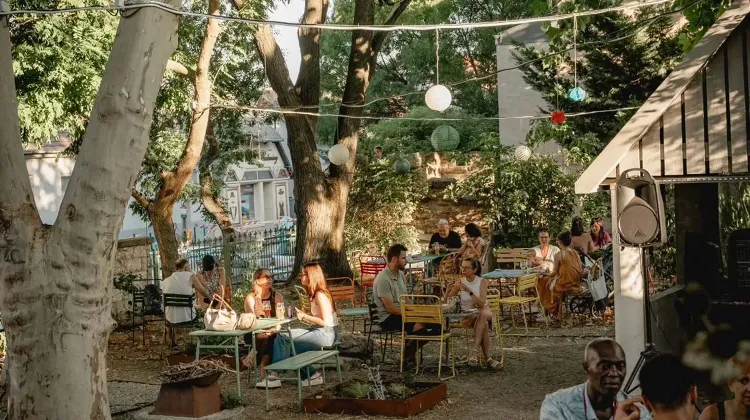Üzletvezető állás Budaörs - fekete