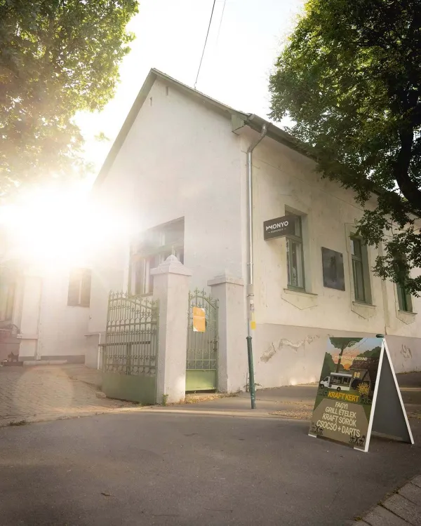 fekete munkahelyi fotója - Üzletvezető állás Budaörs (Kép 2)