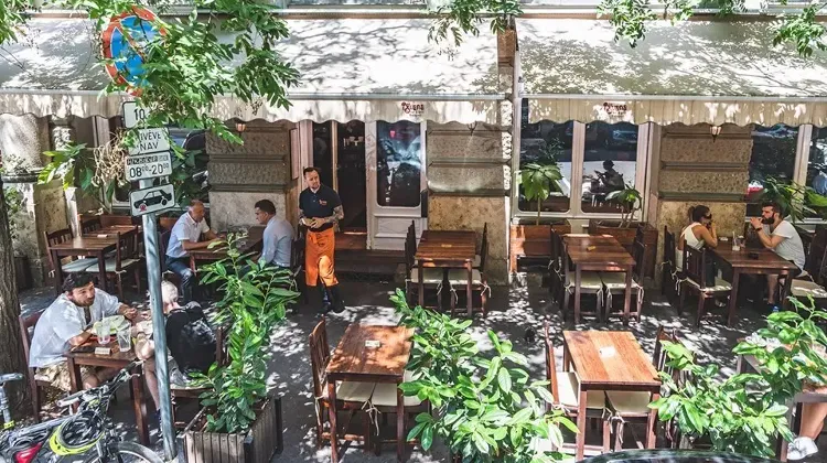 Mosogató állás Budapest - Iguana Bar & Grill