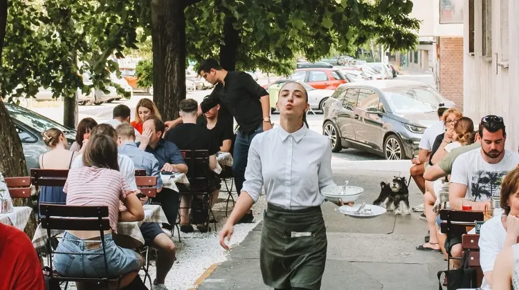 Felszolgáló Pincér állás Budapest - Róma Ételbár