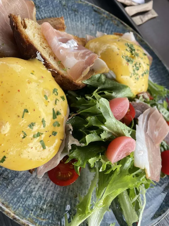 Brunch23 munkahelyi fotója - Pultos állás Érd (Kép 2)